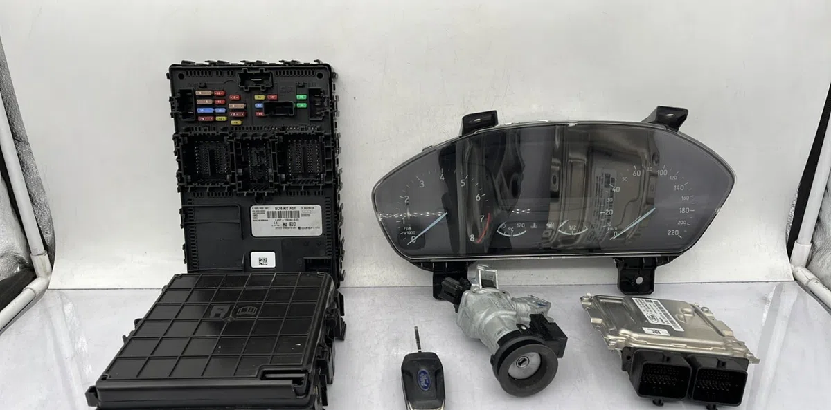 Calculateur moteur FORD FIESTA 7 PHASE 1 occasion — photo 2
