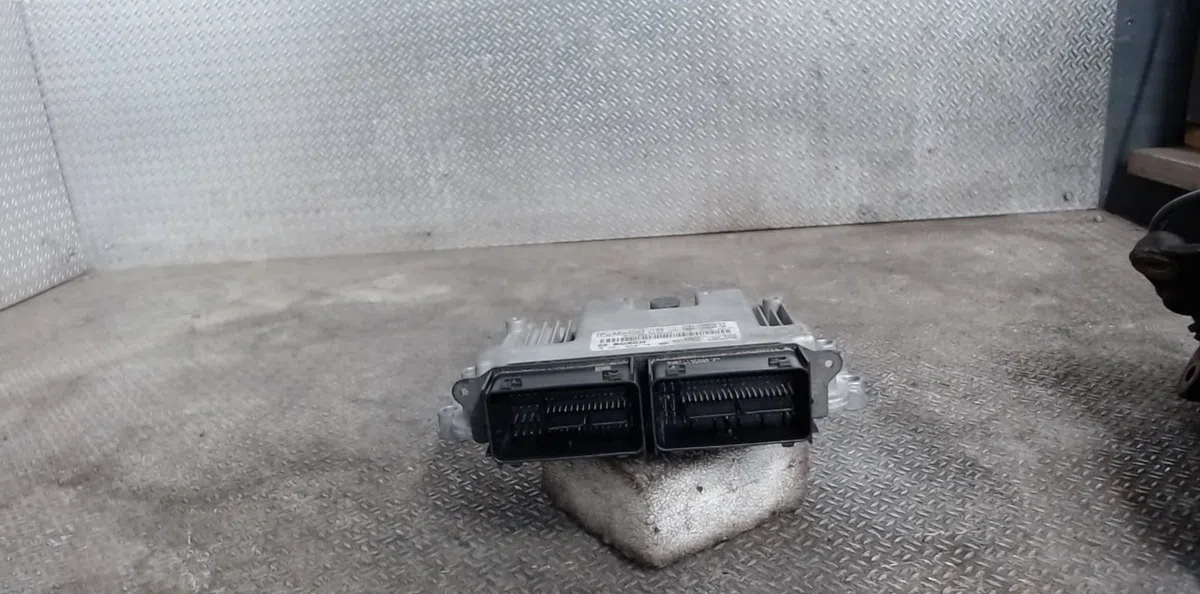 Calculateur moteur FORD FIESTA 7 PHASE 1 occasion — photo 3