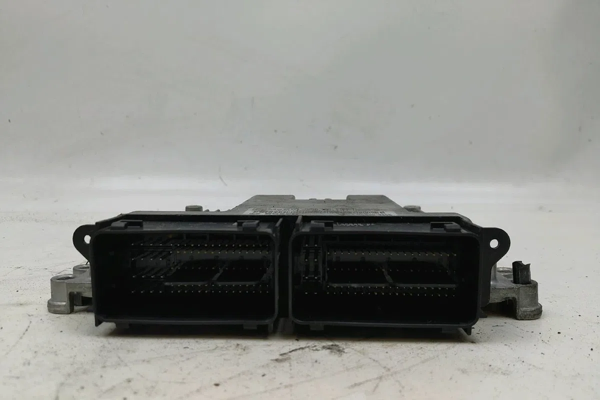 Calculateur moteur Ford FOCUS III 1.5 tdci (2014-2017) occasion — photo 2