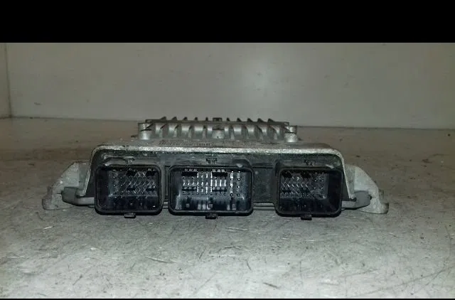 Calculateur moteur Mazda 2 (DY) 1.4 cd (2003-2007) occasion — photo 3