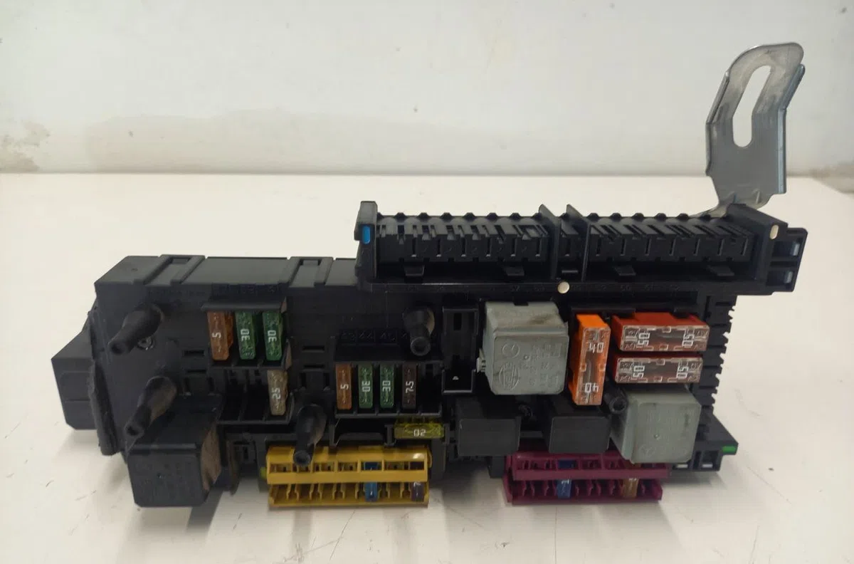 Calculateur moteur MERCEDES CLASSE C 204 PHASE 1 occasion — photo 3