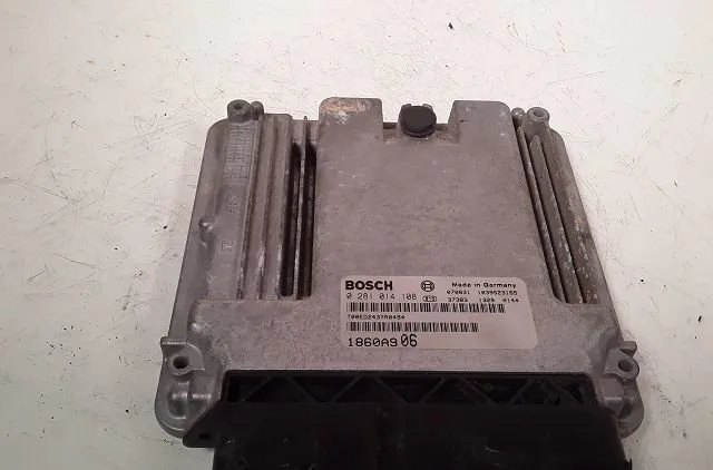 Calculateur moteur Mitsubishi OUTLANDER II (CW_W) 2.0 di-d (cw8w) (2007-2012) occasion
