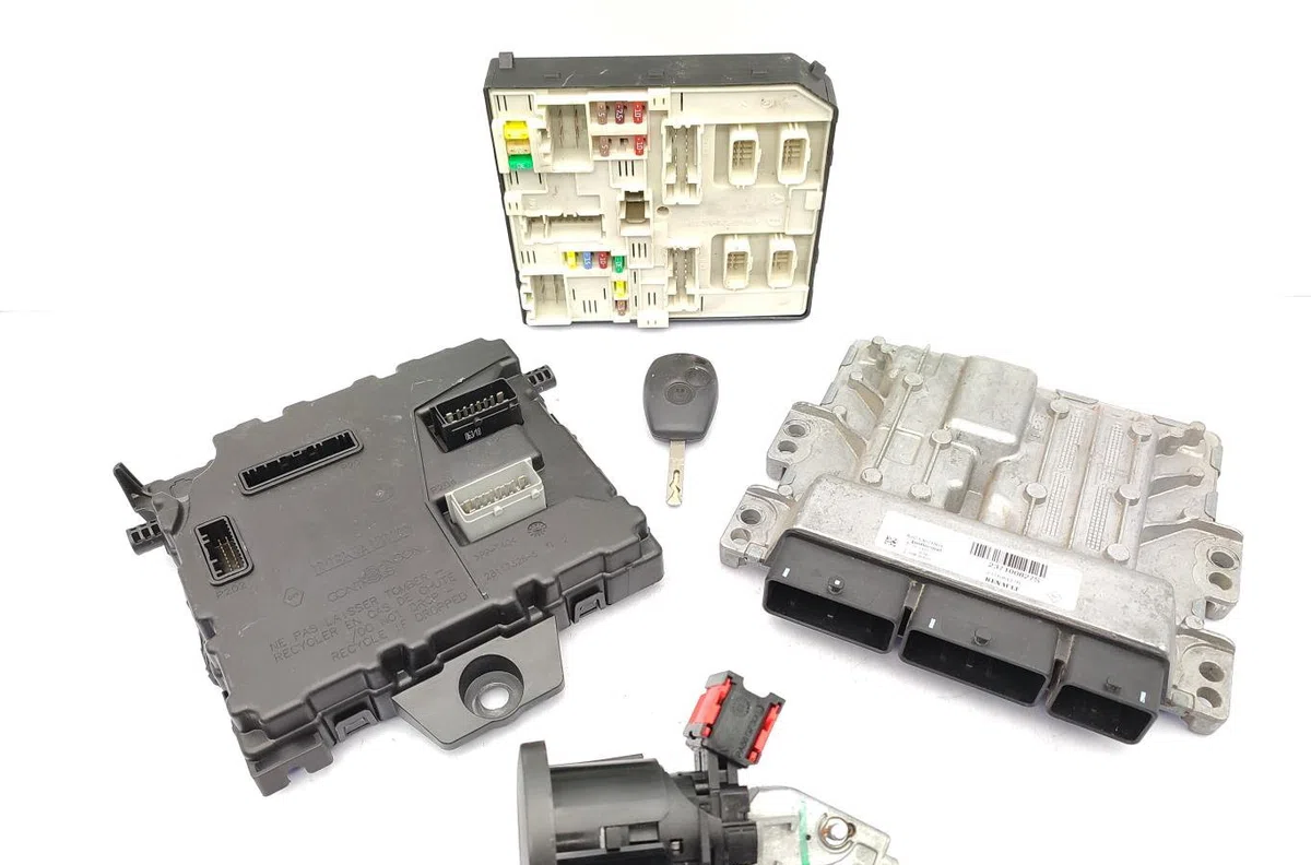 Calculateur moteur NISSAN NV400 occasion