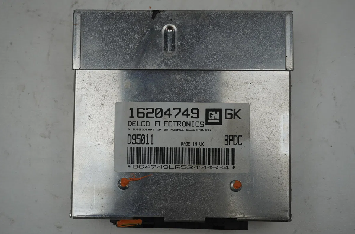 Calculateur moteur Opel CORSA B (S93) 1.4 i (f08, f68, m68) (1993-2000) occasion — photo 2