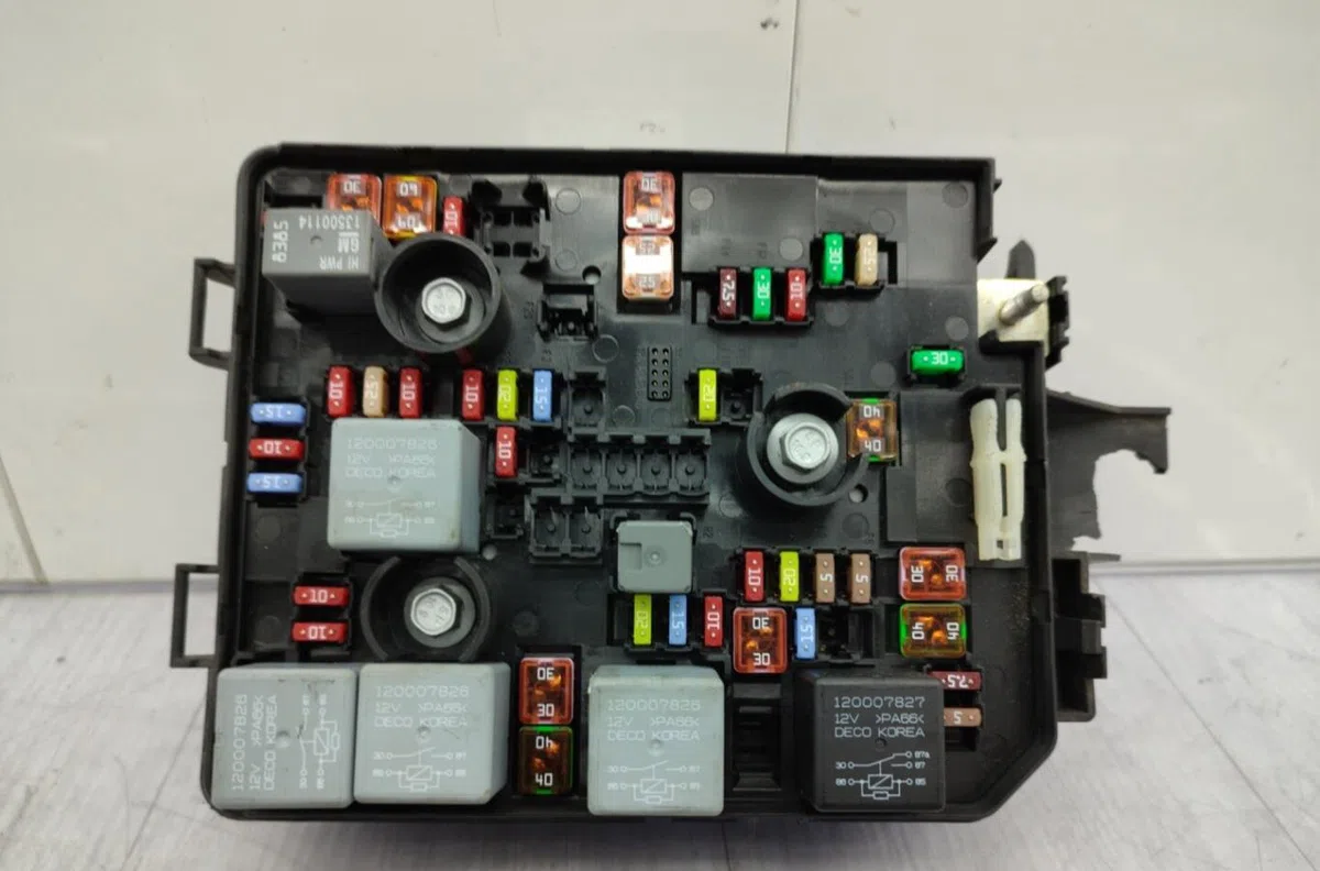 Calculateur moteur OPEL CORSA E occasion — photo 4