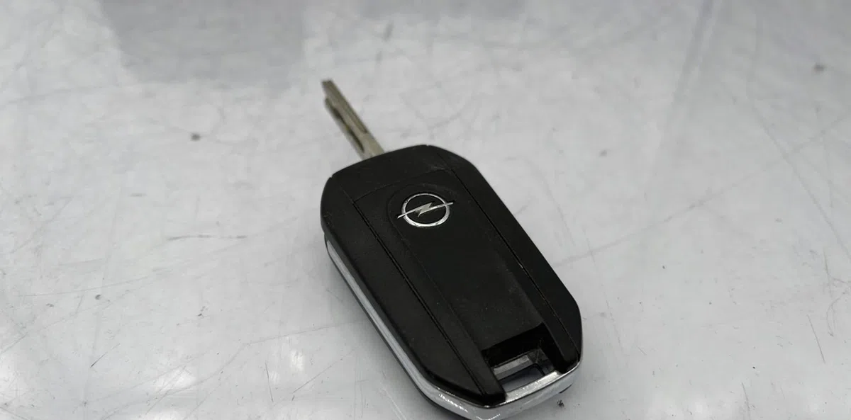 Calculateur moteur OPEL CORSA F PHASE 1 occasion
