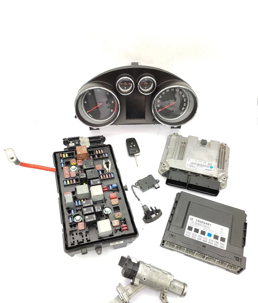 Calculateur moteur OPEL INSIGNIA 1 PHASE 1 occasion — photo 2