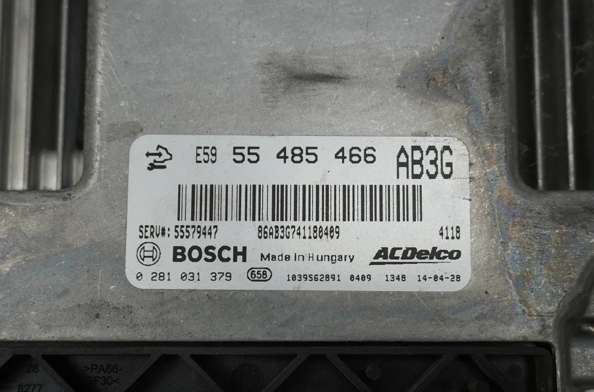 Calculateur moteur Opel INSIGNIA A (G09) 2.0 cdti (68) (2008-2017) occasion — photo 2