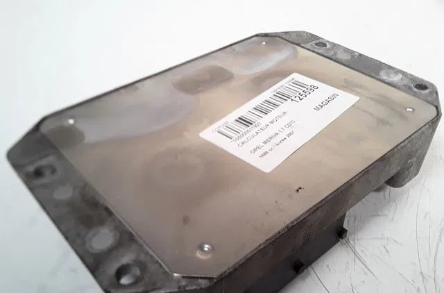 Calculateur moteur Opel MERIVA A Monospace (X03) 1.7 cdti (e75) (2003-2010) occasion — photo 2