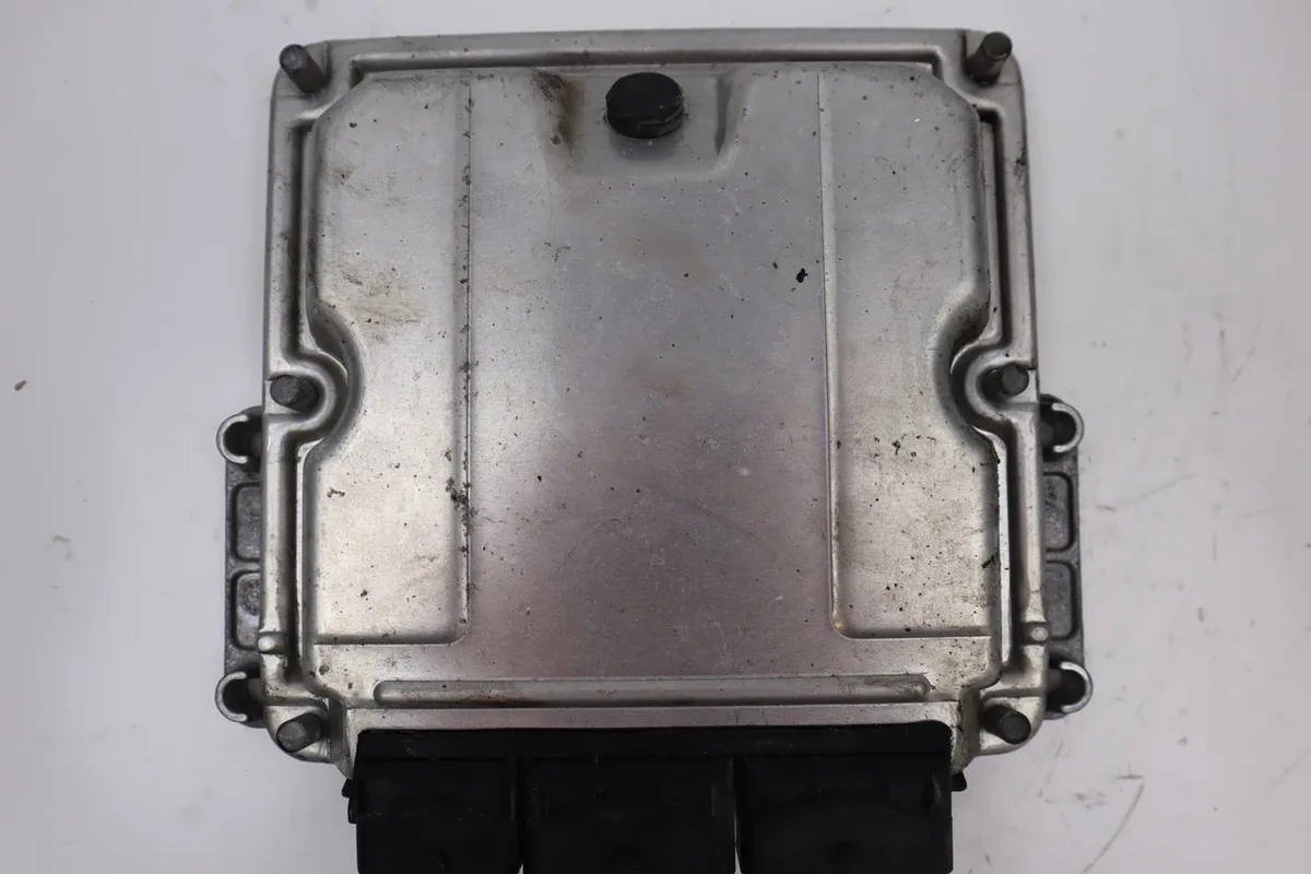 Calculateur moteur Opel VIVARO A Fourgon (X83) 1.9 dti (f7) (2001-2014) occasion