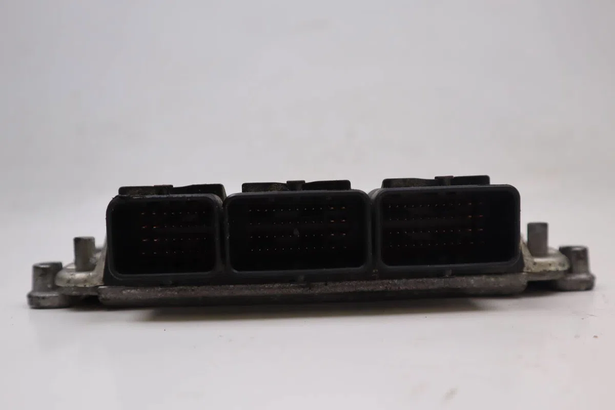 Calculateur moteur Opel VIVARO A Fourgon (X83) 1.9 dti (f7) (2001-2014) occasion — photo 2