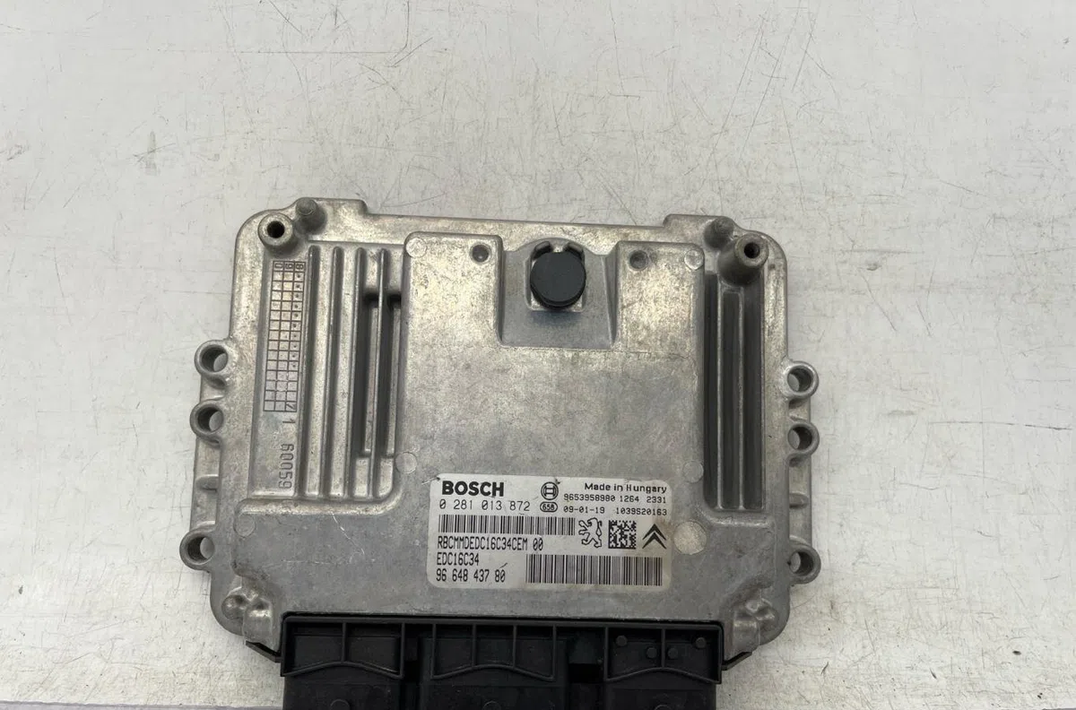 Calculateur moteur PEUGEOT 1007 occasion — photo 4