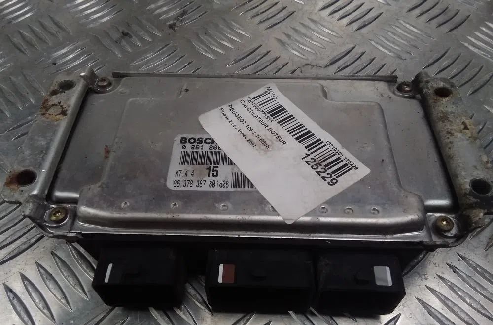 Calculateur moteur PEUGEOT 106 2001 occasion — photo 2
