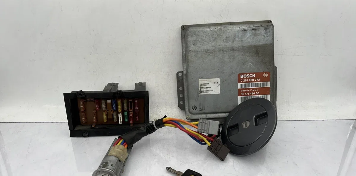 Calculateur moteur PEUGEOT 106 PHASE 1 occasion — photo 2
