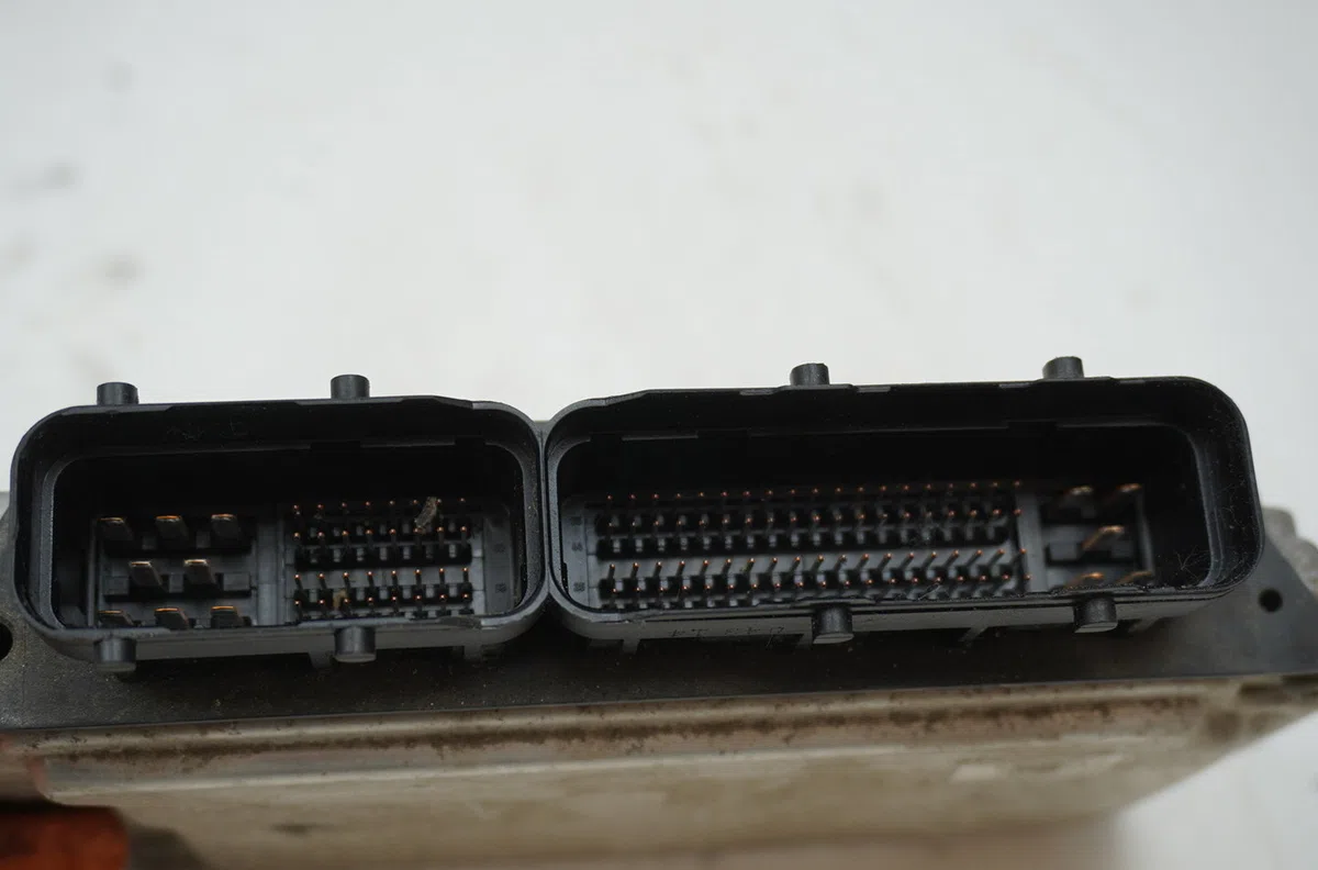 Calculateur moteur Peugeot 107 (PM_, PN_) 1.0 (2005-2014) 3 portes occasion — photo 2