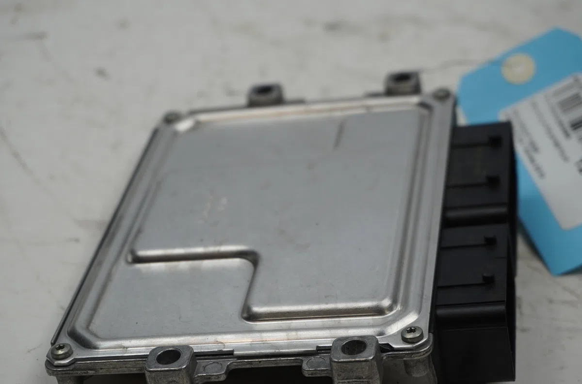 Calculateur moteur Peugeot 2008 I (CU_) 1.2 puretech 82 (2018-2019) occasion — photo 2