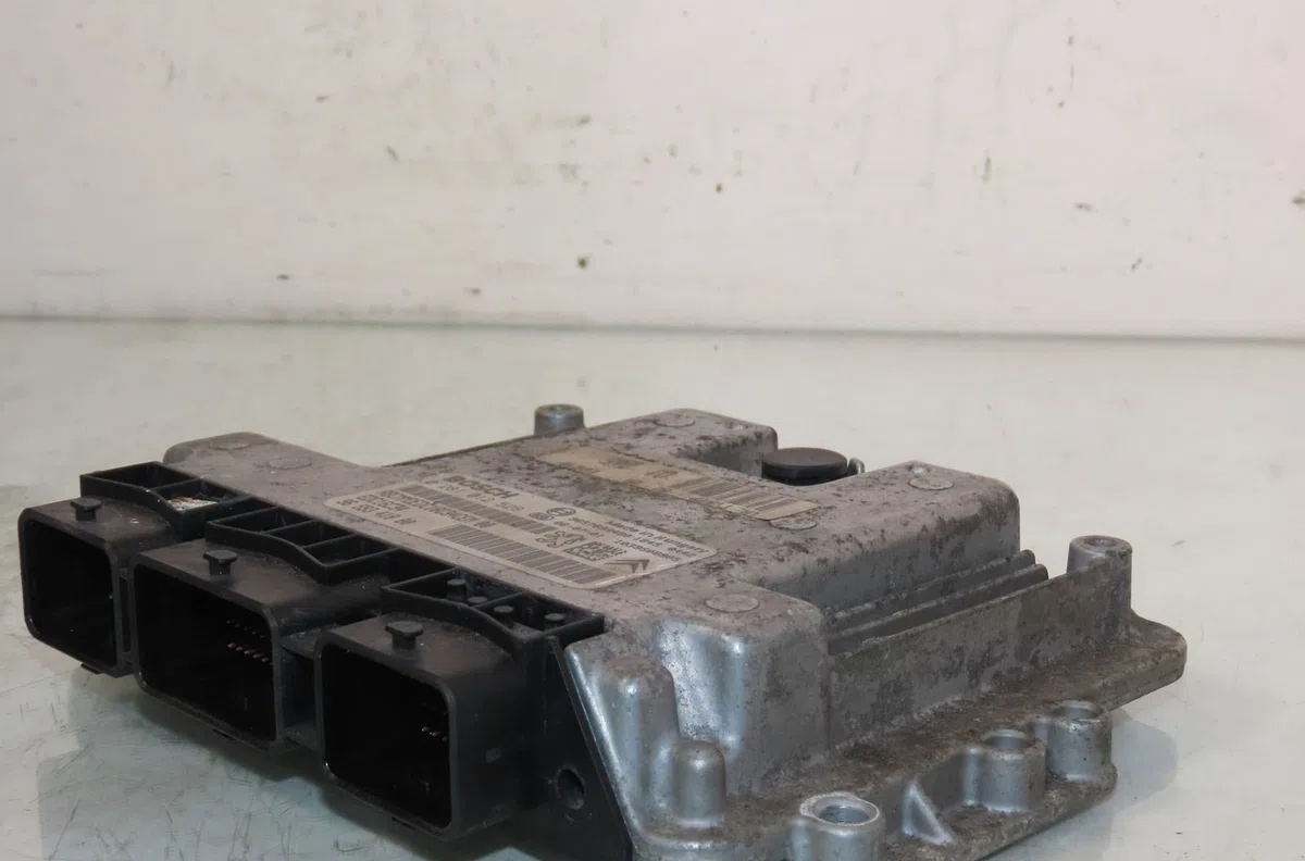 Calculateur moteur PEUGEOT 206 2006 occasion — photo 2