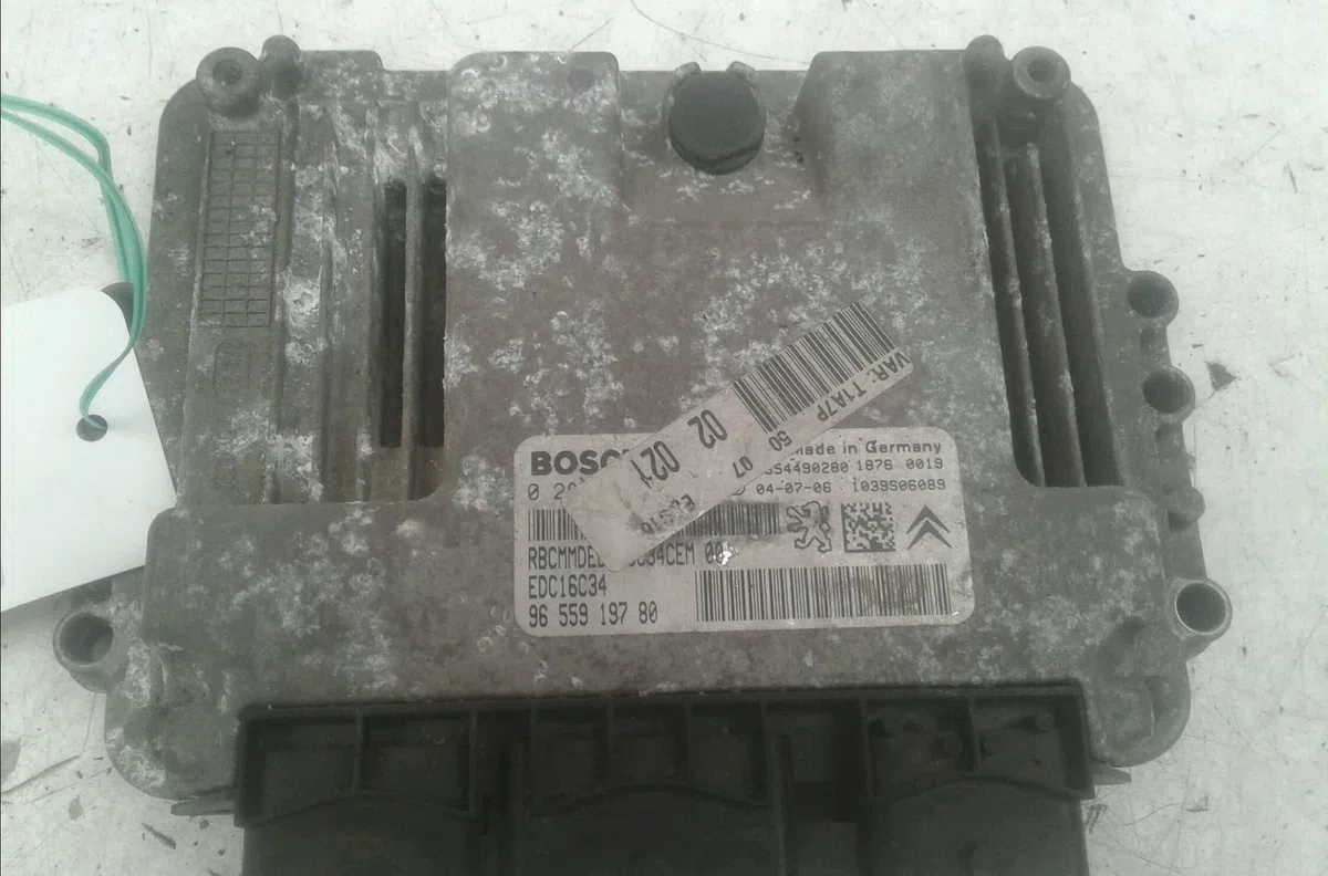 Calculateur moteur PEUGEOT 206 2007 occasion
