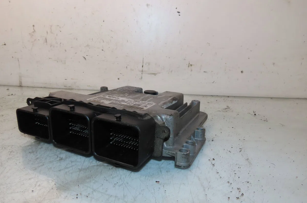 Calculateur moteur PEUGEOT 206 2012 occasion — photo 2