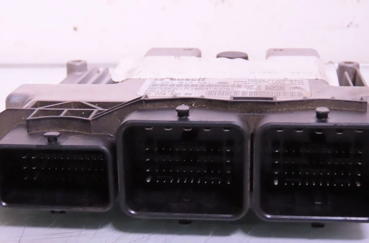 Calculateur moteur Peugeot 206 (2L_, 2M_) 1.4 hdi eco 70 (2009-2013) 5 portes occasion