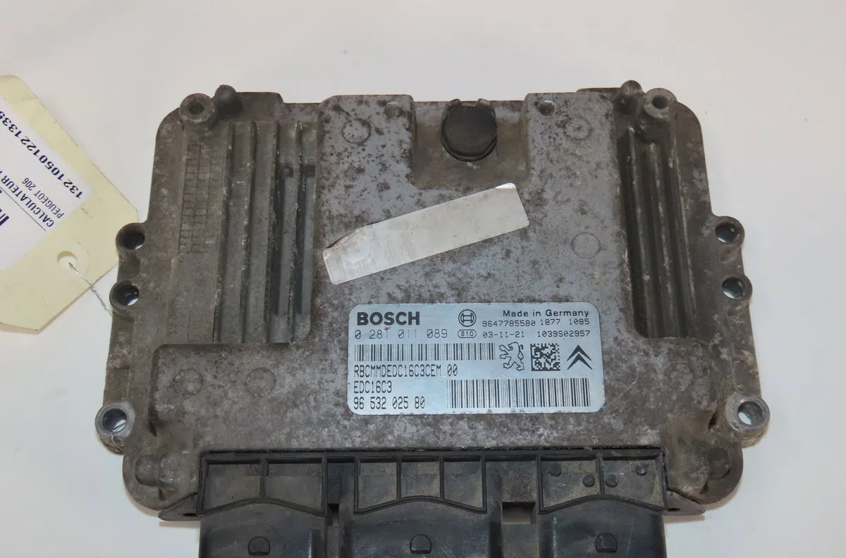 Calculateur moteur Peugeot 206 3-5 portes (2A-C) 1.4 hdi eco 70 (2001-2009) 5 portes occasion — photo 2