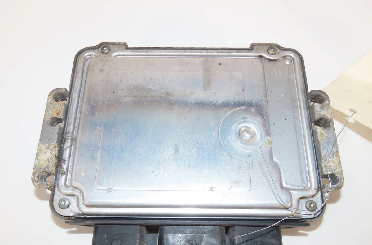 Calculateur moteur Peugeot 206 3-5 portes (2A-C) 1.4 hdi eco 70 (2001-2009) 5 portes occasion — photo 4