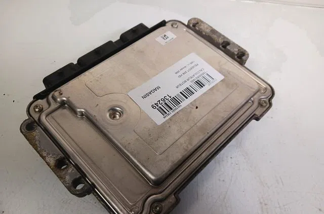 Calculateur moteur Peugeot 206 3-5 portes (2A-C) 1.4 hdi eco 70 (2001-2009) 5 portes occasion — photo 2