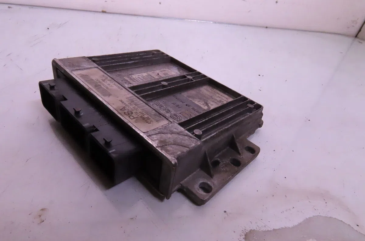 Calculateur moteur Peugeot 206 3-5 portes (2A-C) 1.4 i (1998-2012) 3 portes occasion — photo 2