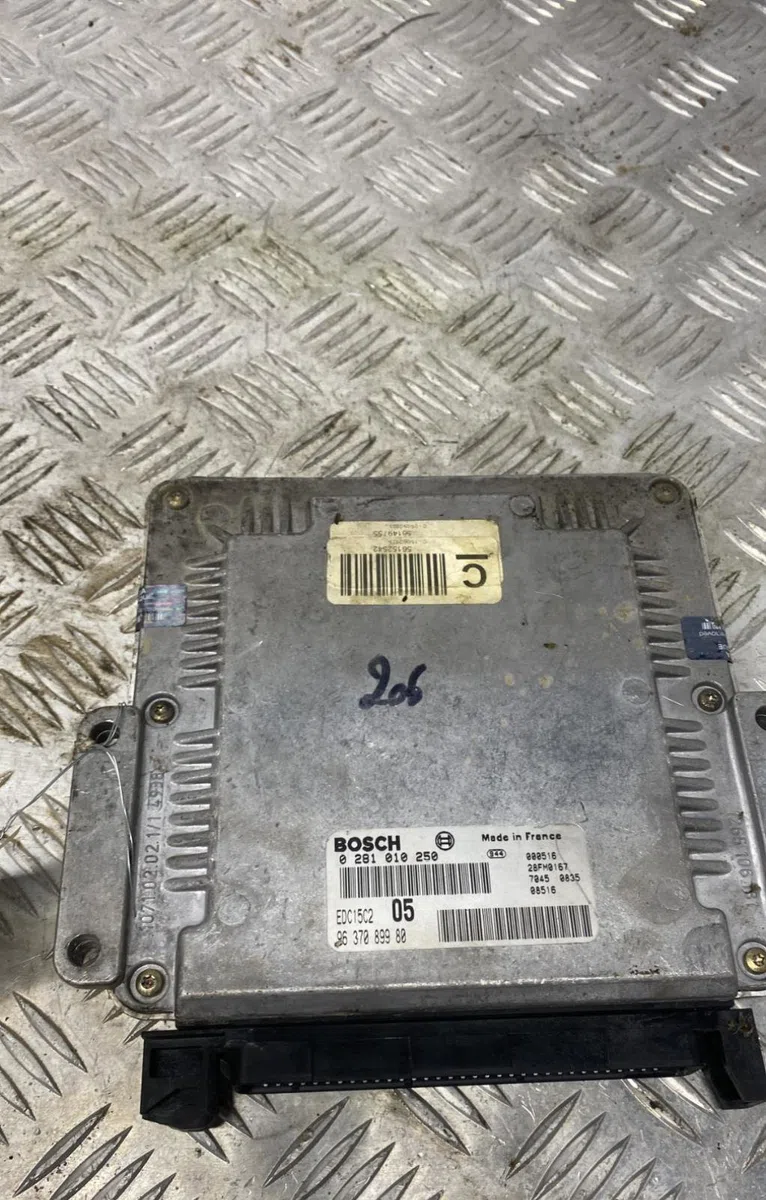 Calculateur moteur PEUGEOT 206 PHASE 1 occasion — photo 2