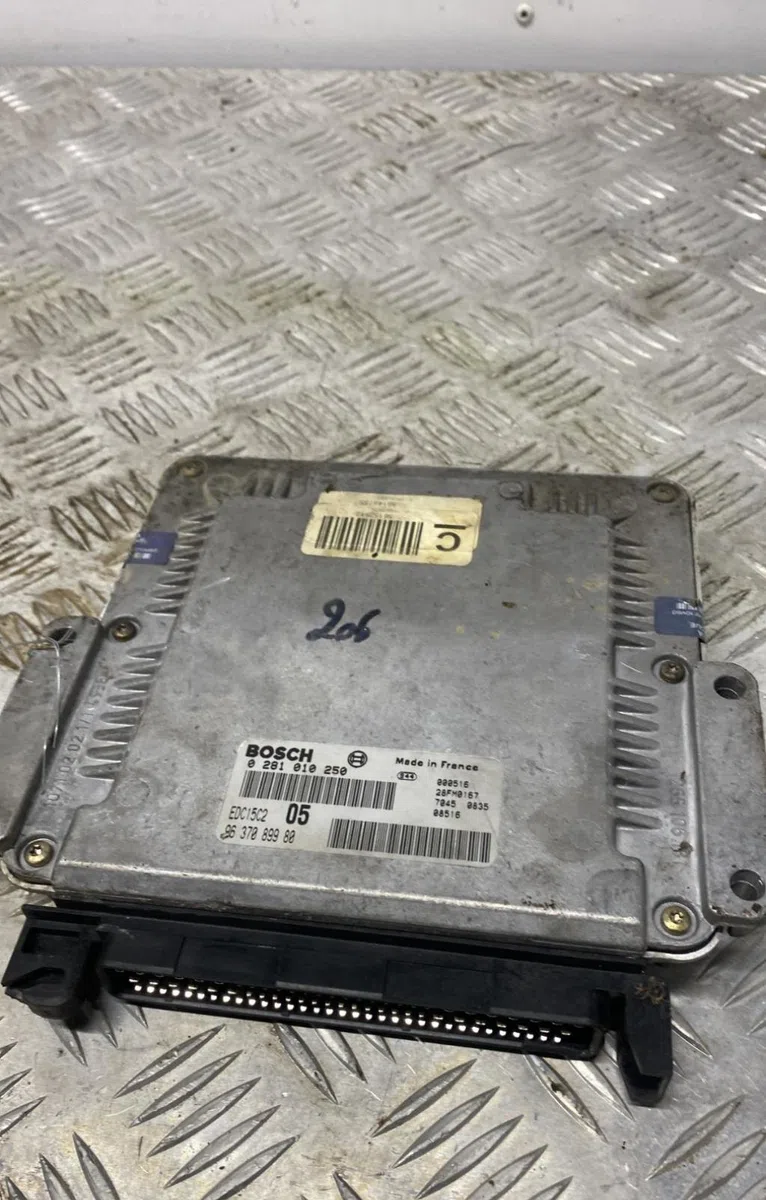 Calculateur moteur PEUGEOT 206 PHASE 1 occasion — photo 3