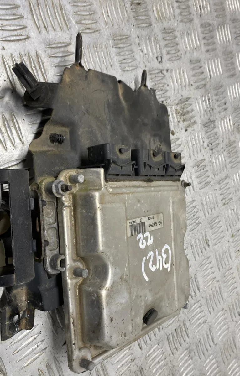 Calculateur moteur PEUGEOT 206 PHASE 2 BREAK occasion — photo 2