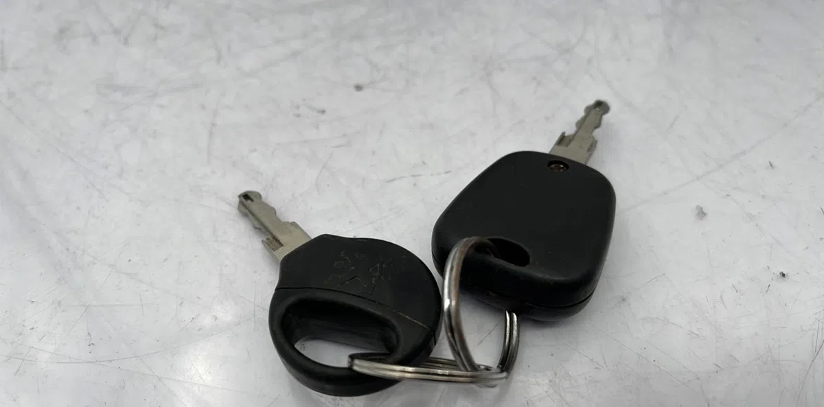 Calculateur moteur PEUGEOT 206 PHASE 2 occasion — photo 3