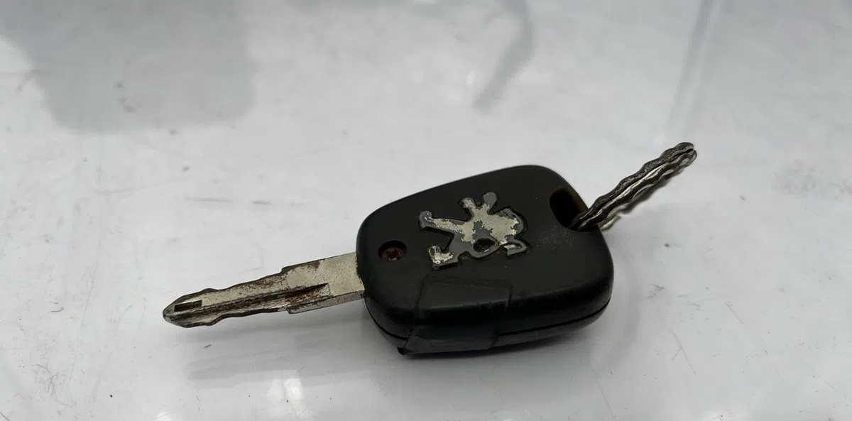 Calculateur moteur PEUGEOT 206 PHASE 2 occasion — photo 4