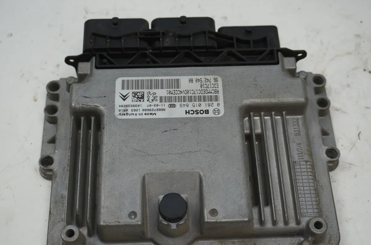 Calculateur moteur Peugeot 207-207 (WA_, WC_) 1.4 hdi (2006-2015) 5 portes occasion — photo 3