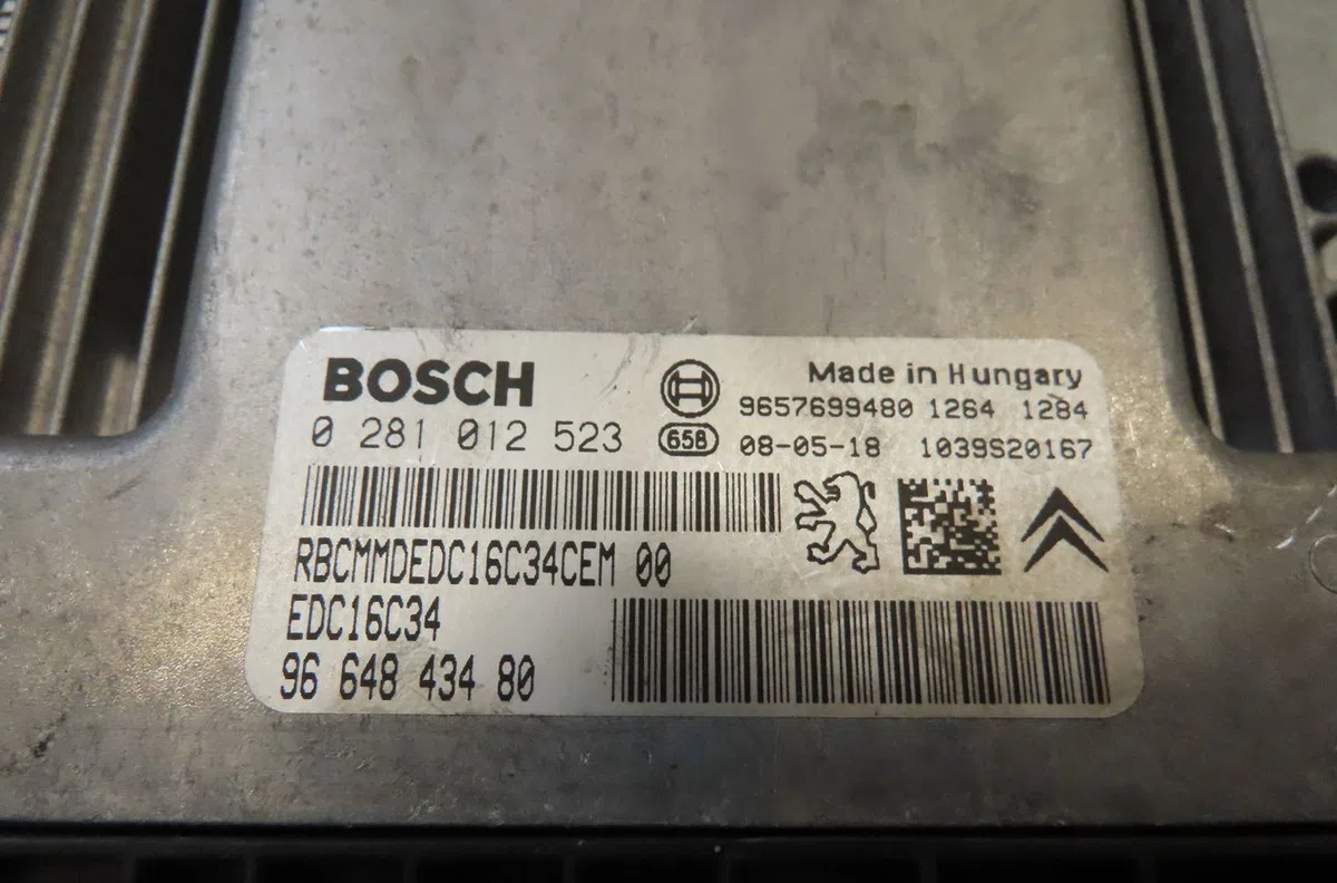 Calculateur moteur PEUGEOT 207 occasion — photo 2