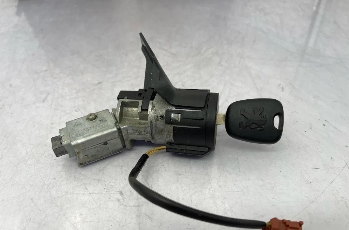 Calculateur moteur PEUGEOT 207 PHASE 2 occasion — photo 2