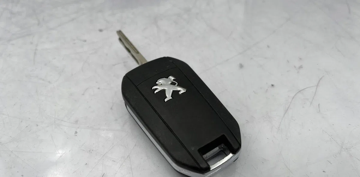 Calculateur moteur PEUGEOT 208 1 PHASE 1 occasion — photo 2