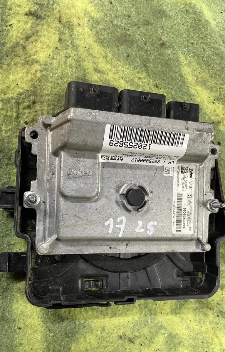 Calculateur moteur PEUGEOT 208 1 PHASE 1 occasion — photo 2