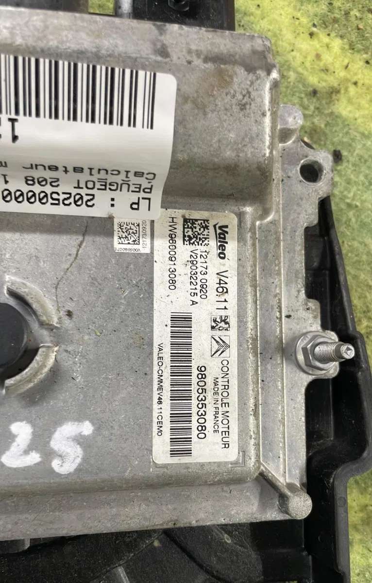 Calculateur moteur PEUGEOT 208 1 PHASE 1 occasion — photo 3