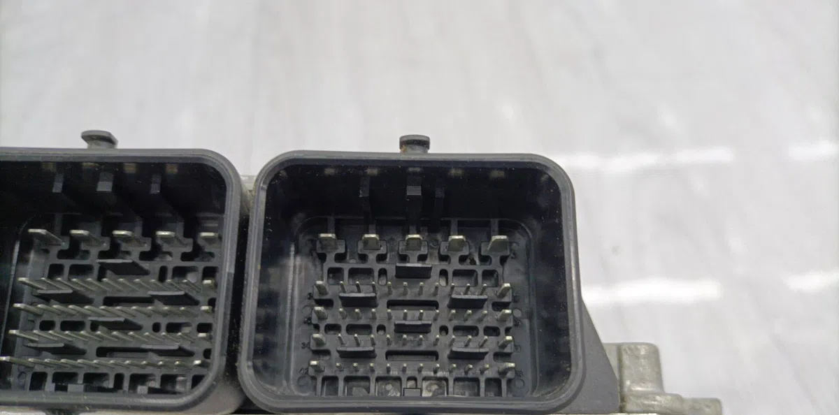 Calculateur moteur PEUGEOT 208 1 PHASE 2 occasion — photo 3