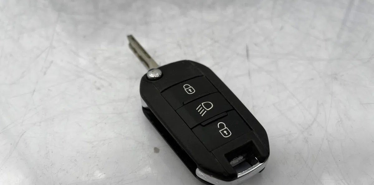 Calculateur moteur PEUGEOT 208 1 PHASE 2 occasion — photo 2