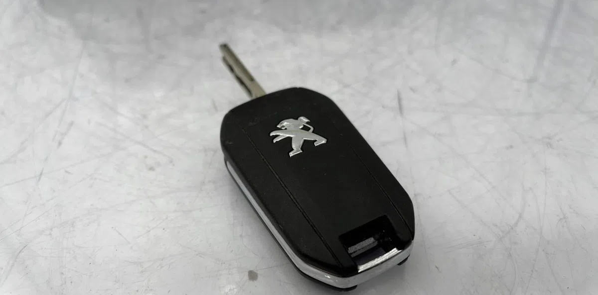 Calculateur moteur PEUGEOT 208 1 PHASE 2 occasion — photo 3