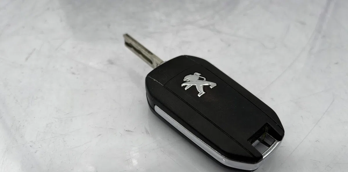 Calculateur moteur PEUGEOT 208 1 PHASE 2 occasion — photo 3