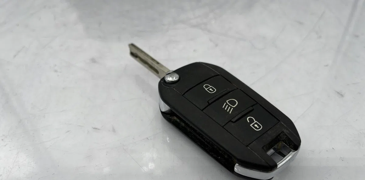 Calculateur moteur PEUGEOT 208 1 PHASE 2 occasion — photo 4
