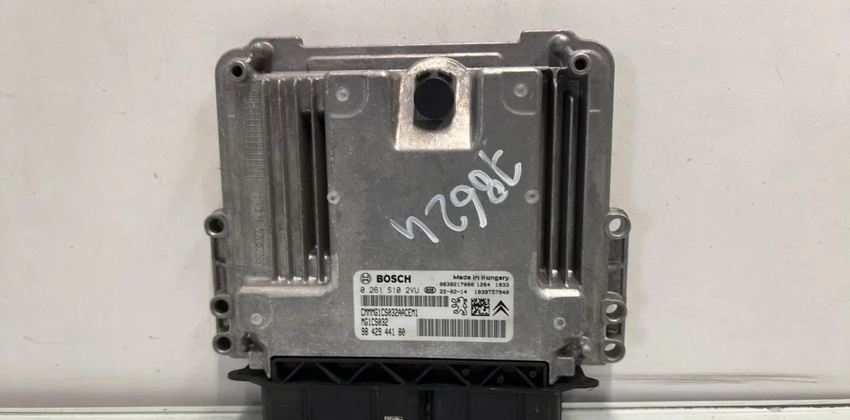Calculateur moteur PEUGEOT 208 2 occasion — photo 2