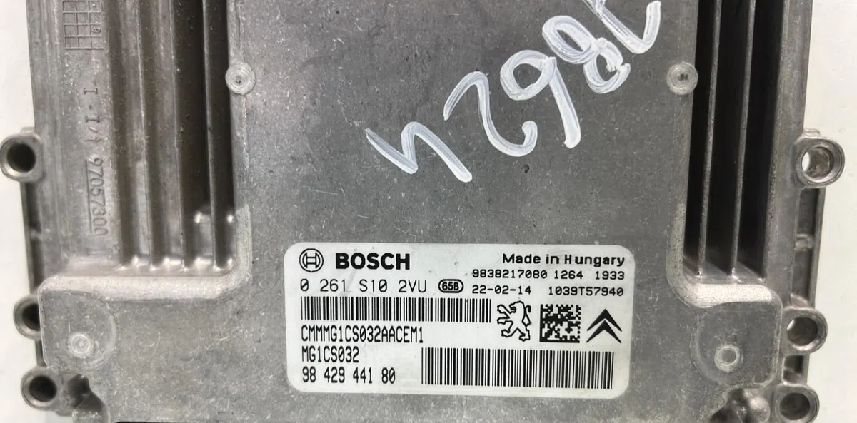 Calculateur moteur PEUGEOT 208 2 occasion — photo 3