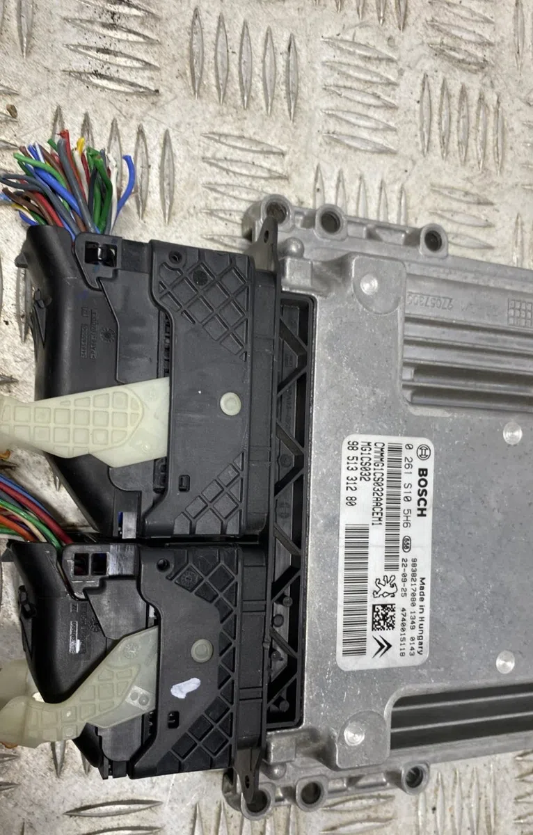 Calculateur moteur PEUGEOT 208 2 PHASE 1 occasion — photo 4
