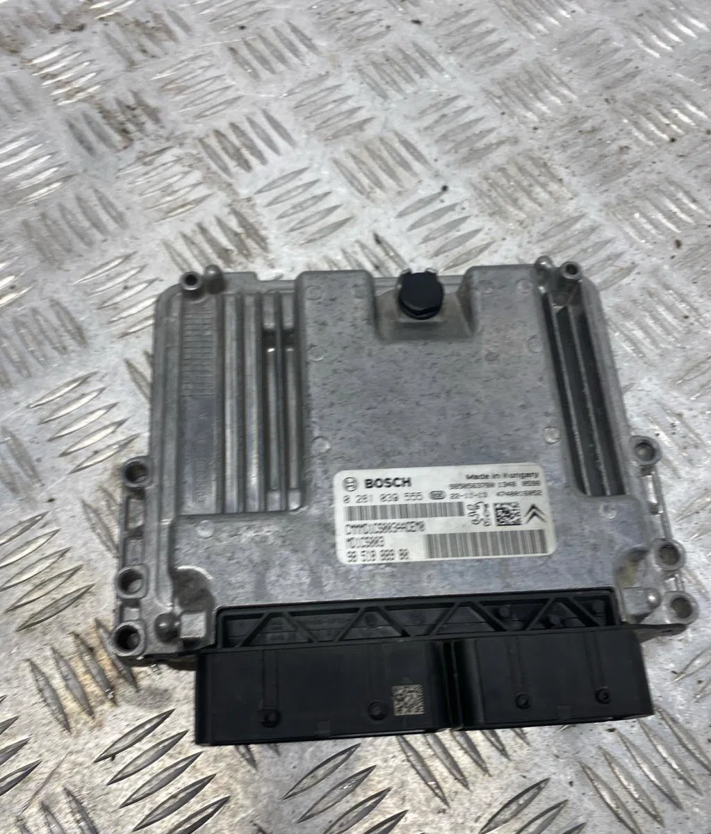 Calculateur moteur PEUGEOT 208 2 PHASE 1 occasion — photo 2