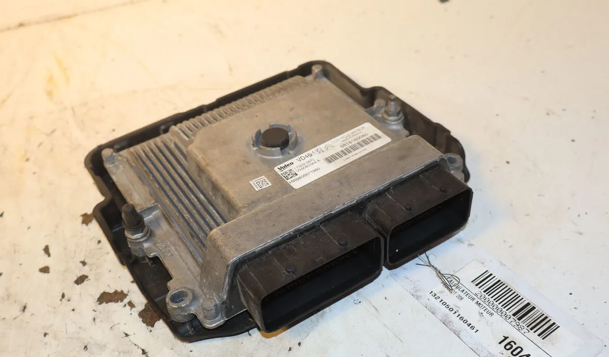 Calculateur moteur Peugeot 208 I (CA_, CC_) 1.2 thp 110 (2013) occasion