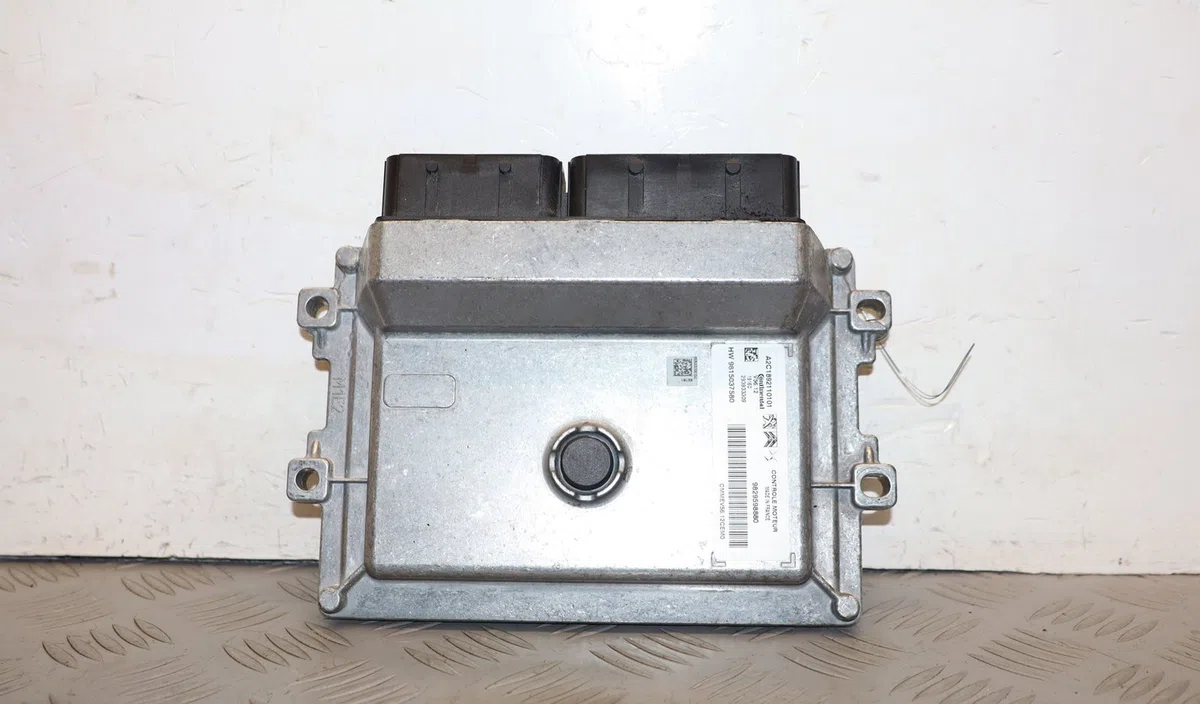 Calculateur moteur Peugeot 208 I (CA_, CC_) 1.2 vti 68 - puretech 68 (2016) 5 portes occasion — photo 2